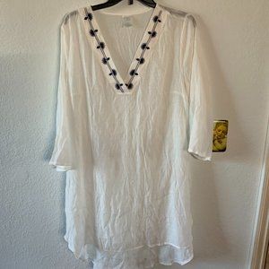 81. Kona Sol Cover Up V Neck with Navy Floral Embroidery at Collar White100% Rec